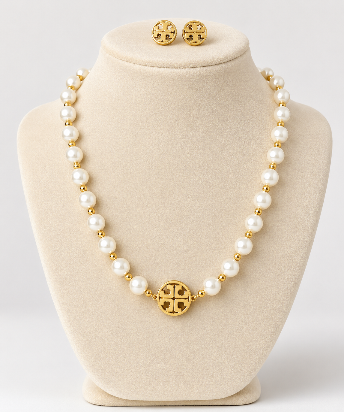 Pearl Luxe Medallion Necklace Set