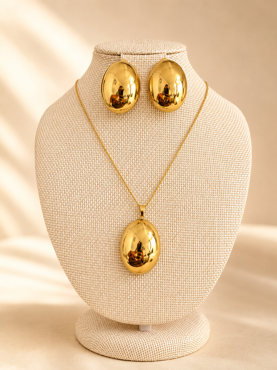 Golden Aura Jewelry Set